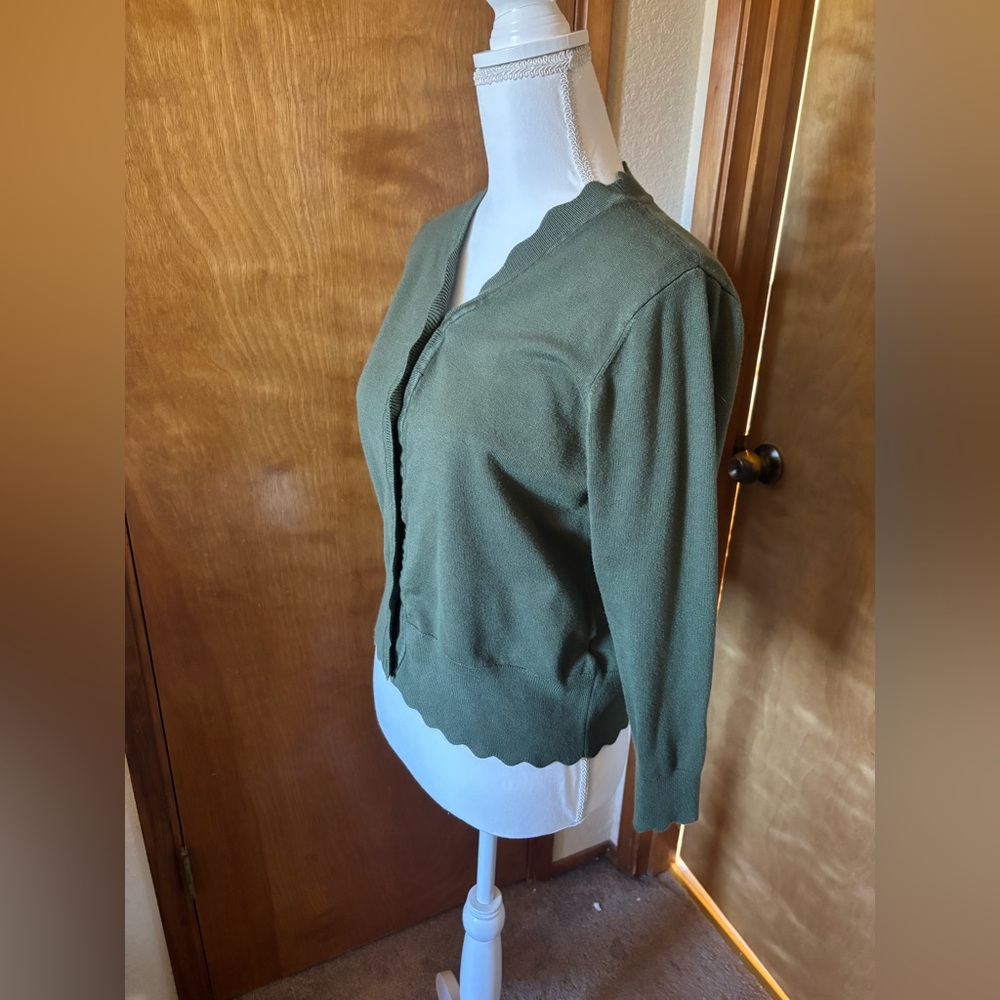 Green Scalloped Edge Cardigan - Picture 5 of 8
